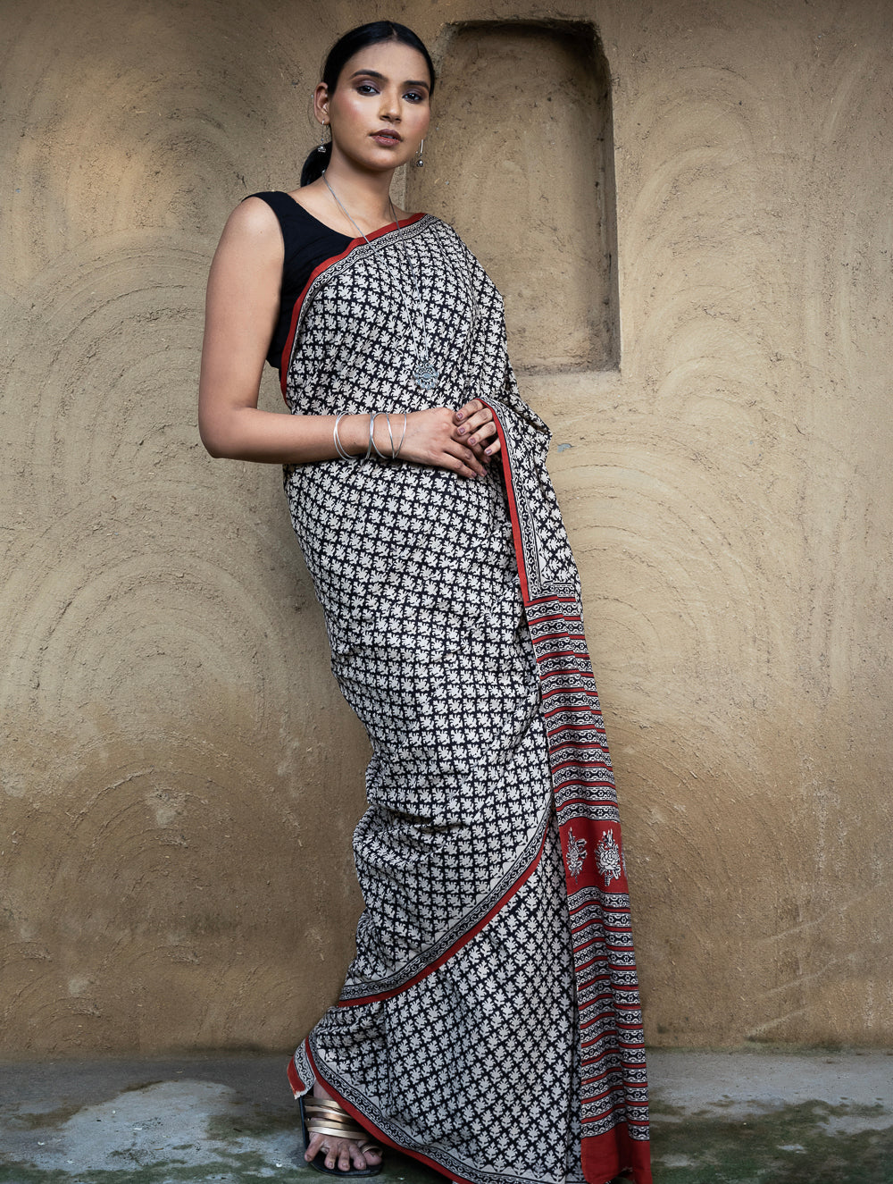 Classic Appeal. Bagru Hand Block Printed Mul Cotton Saree - Black Leaf