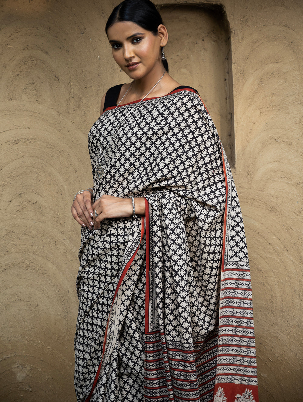 Classic Appeal. Bagru Hand Block Printed Mul Cotton Saree - Black Leaf