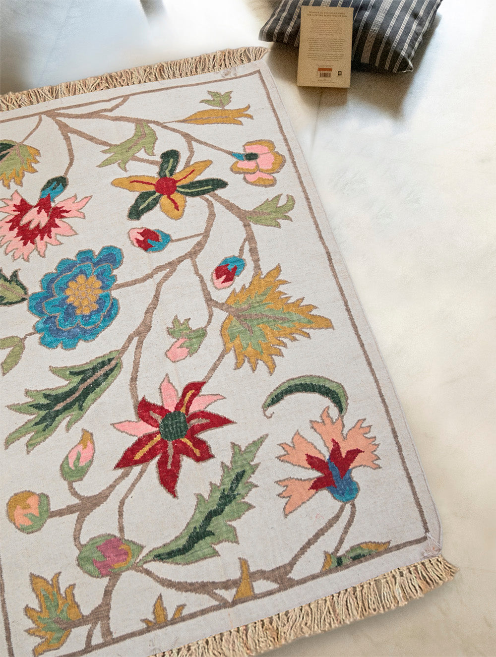 Handwoven Kilim Rug - Ivory field