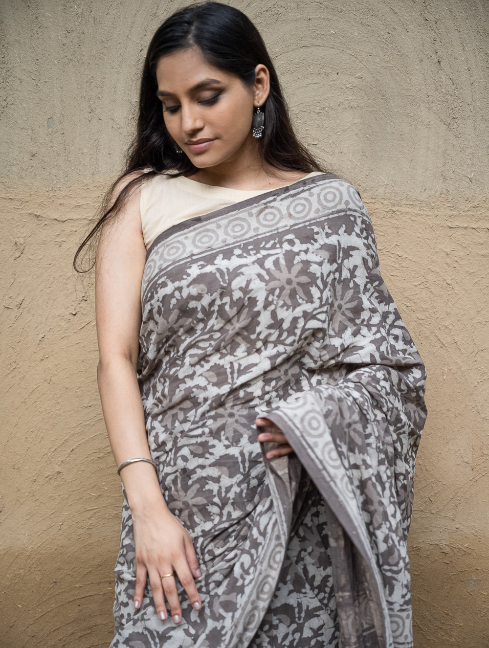 Dabu Hand Block Printed Mul Cotton Saree - Grey Flora