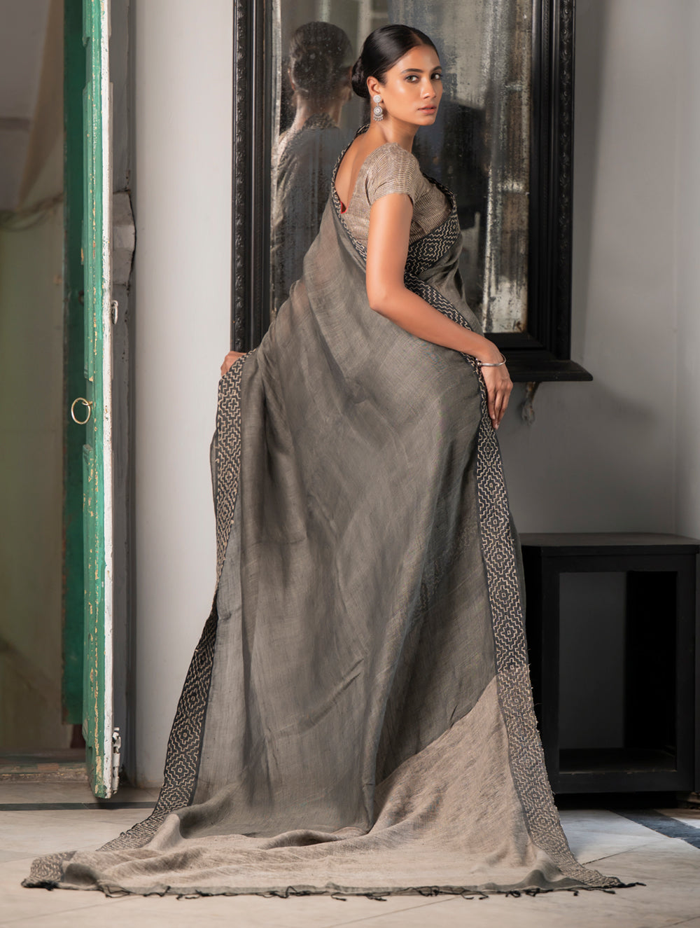 Elegant Kantha Embroidered Handwoven Bengal Linen Saree - Smokeleaf