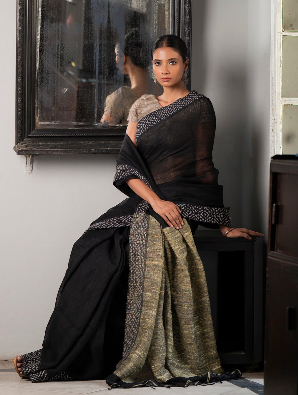 Elegant Kantha Embroidered Handwoven Bengal Linen Saree - Twilight Draft