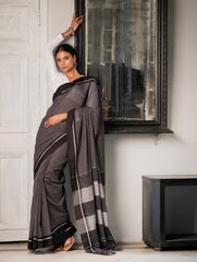 Ethnic Elegance. Handwoven Pateda Aanchu Saree - Karungani
