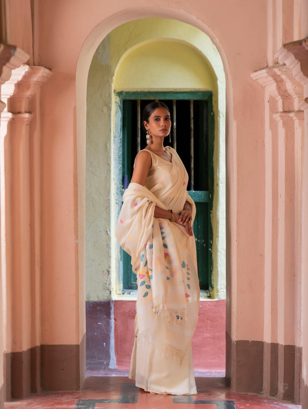Exclusive Soft Handwoven Bengal Cotton Jamdani Saree - White Flora