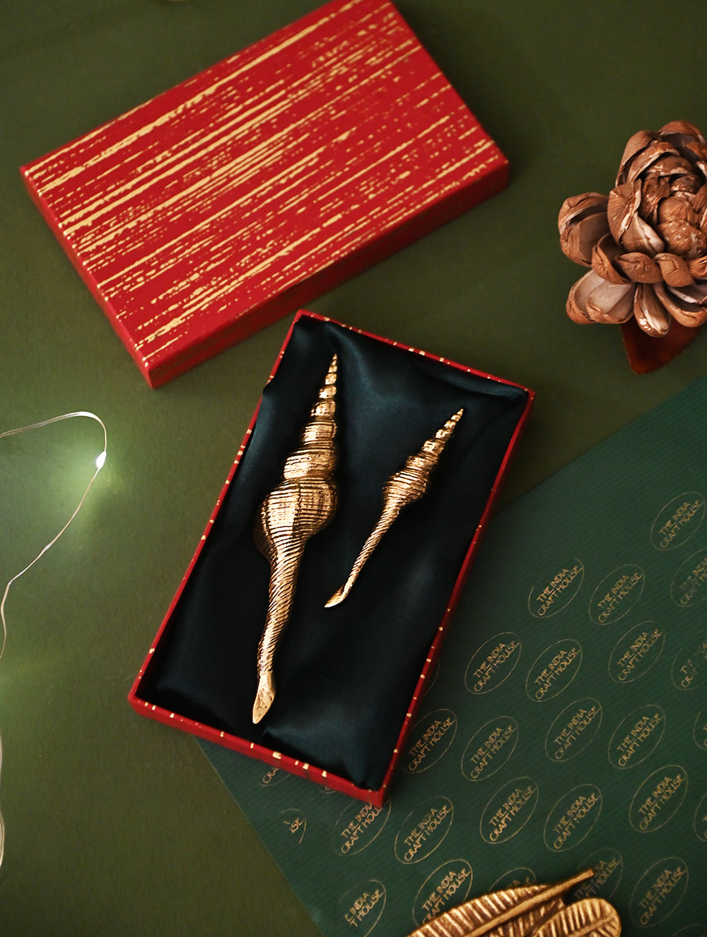 The India Craft House Heritage Gift Hamper - Conch Elegance