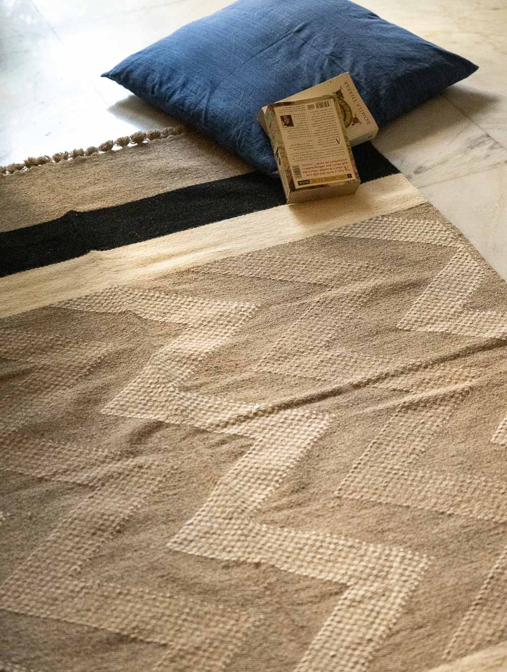 Handwoven Jawaja Rug - Beige Zigzags (6ft x 4ft)