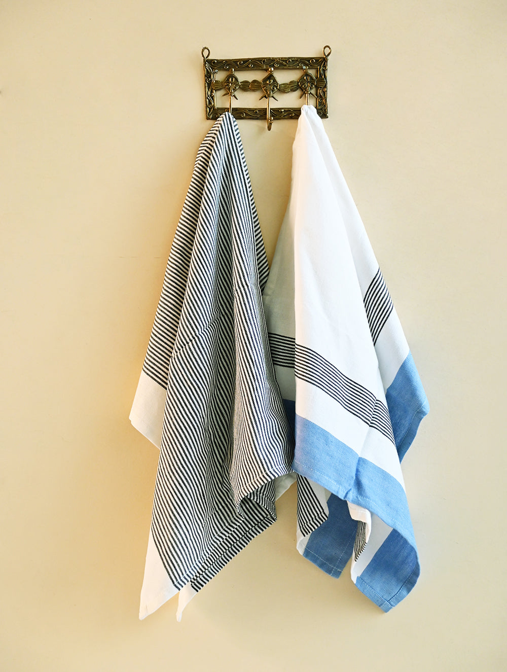 Handwoven Soft Kerala Cotton Kitchen-to-Coast Towels Gift Set in Sabai Grass Basket - Classic Contrast (Set of 3)