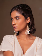Load image into Gallery viewer, Light Weight Jute Earrings with Seashells