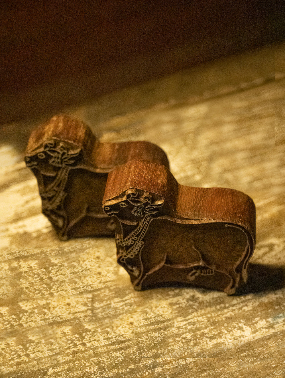 Nazakat. Exclusive, Fine Hand Engraved Wood Block Curios (Set of 2) - Cows