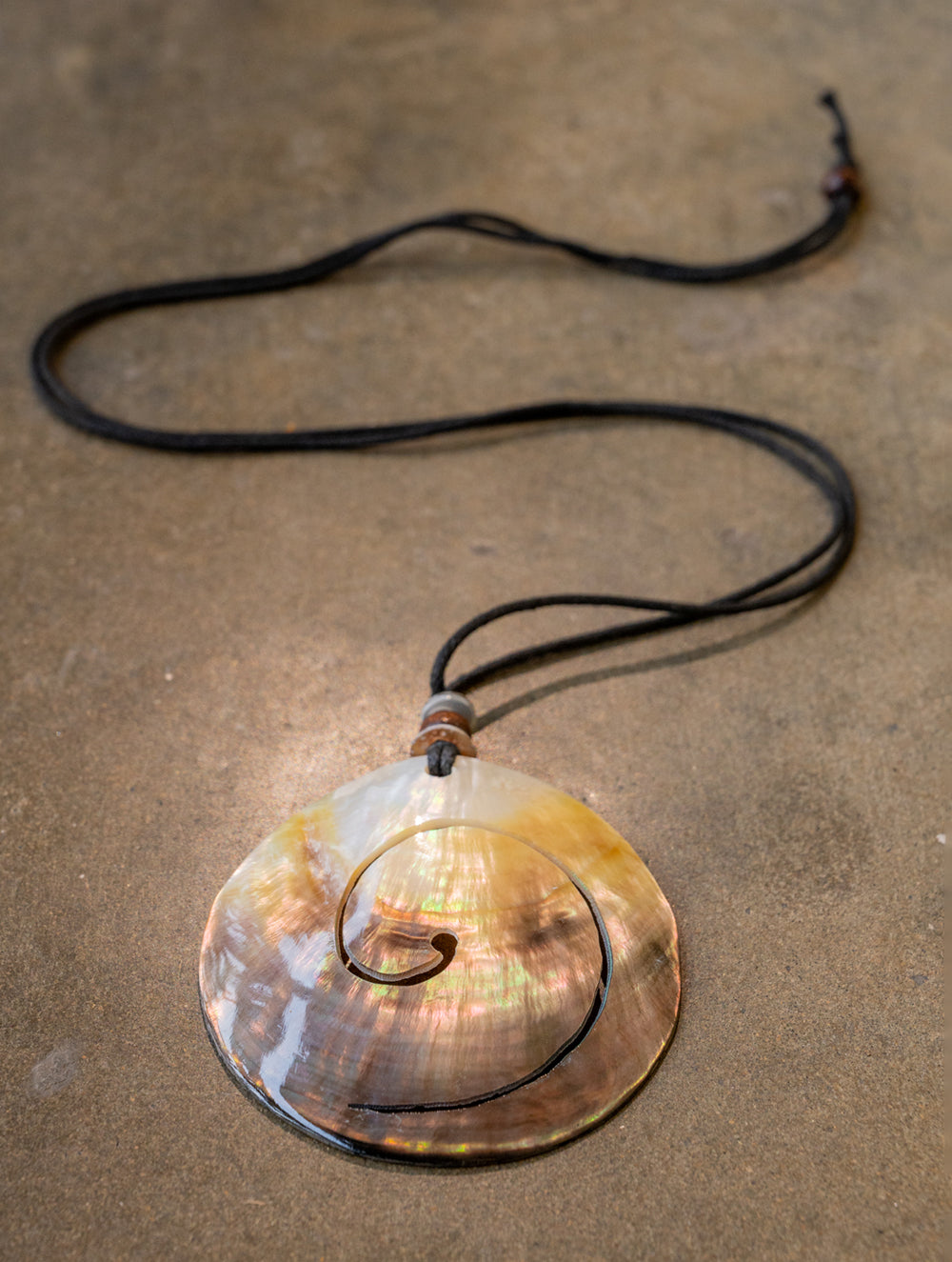 Load image into Gallery viewer, Oceanic Coil Necklace