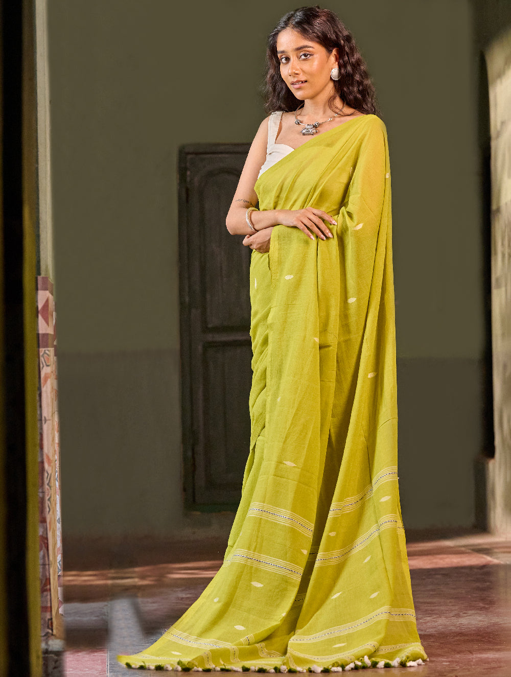 Bengal Vibes. Handwoven Jamdani Soft Mul Cotton Saree - Lime Poetry