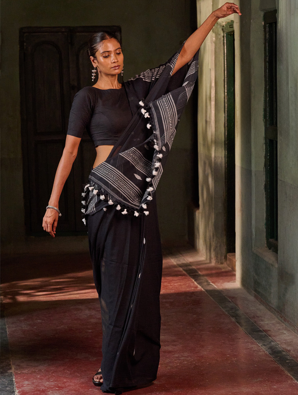 Bengal Vibes. Handwoven Jamdani Soft Mul Cotton Saree - Deep Monochrome