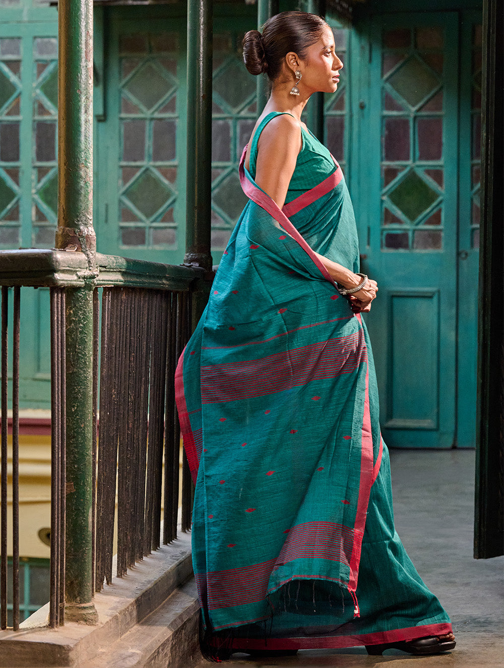 Bengal Vibes. Handwoven Jamdani Soft Mul Cotton Saree - Peacock Green