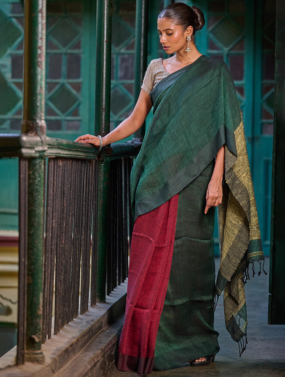 Bengal Vibes. Elegant Handwoven Patli Linen Saree - Forest Reverie