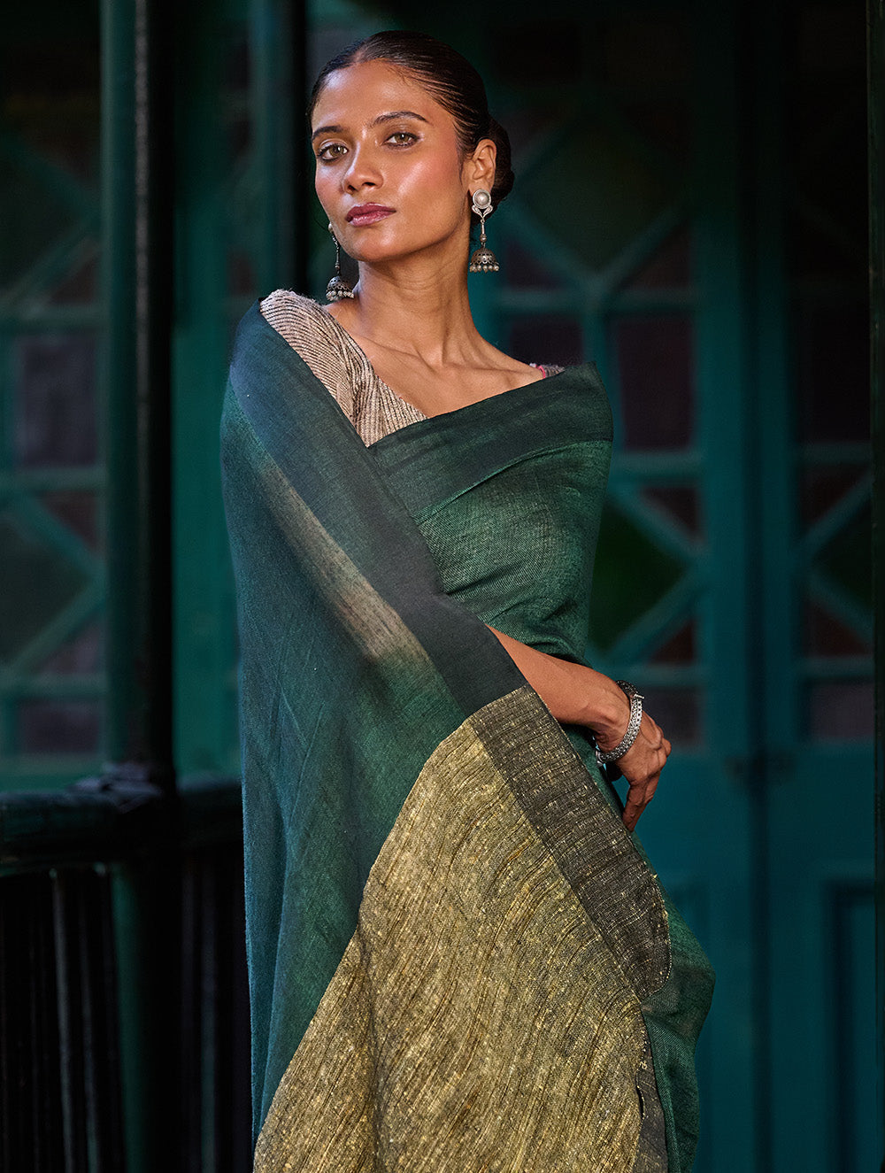 Bengal Vibes. Elegant Handwoven Patli Linen Saree - Forest Reverie