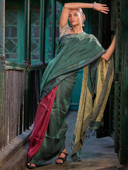 Bengal Vibes. Elegant Handwoven Patli Linen Saree - Forest Reverie