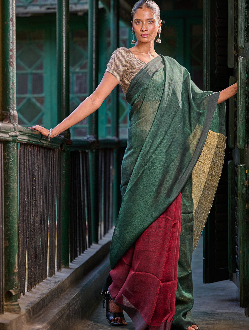 Bengal Vibes. Elegant Handwoven Patli Linen Saree - Forest Reverie