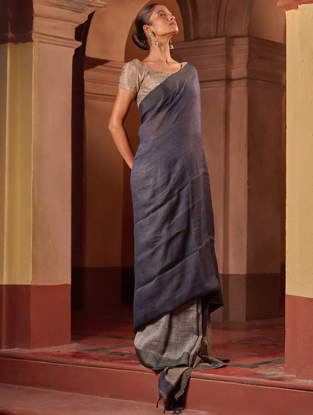 Bengal Vibes. Elegant Handwoven Patli Linen Saree - Midnight Ash