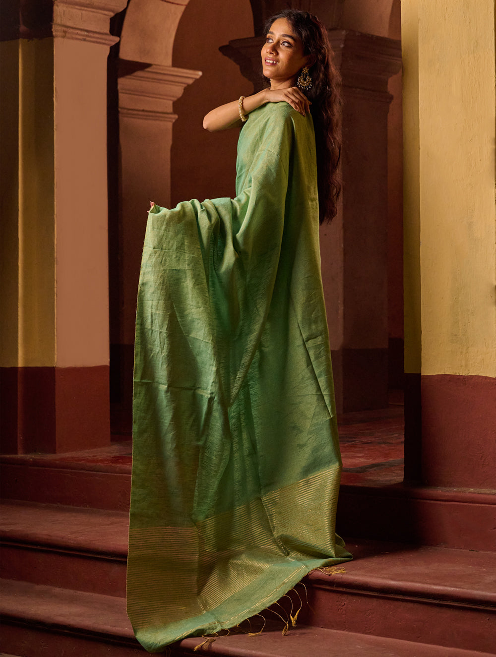 Bengal Elegance. Handwoven Tissue & Linen Saree - Sage Reverie