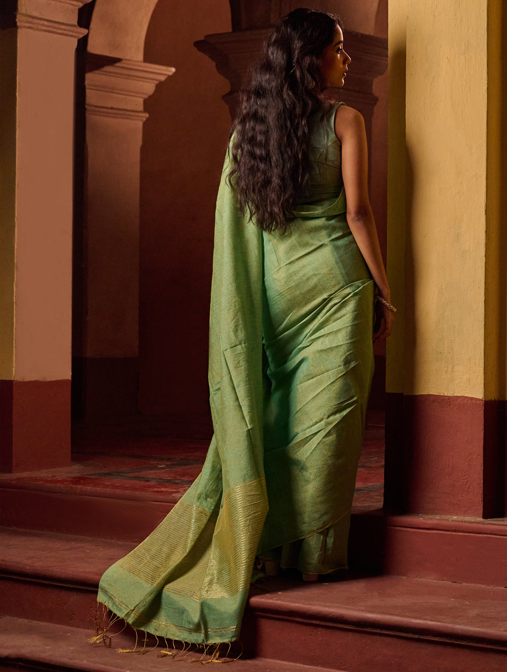 Bengal Elegance. Handwoven Tissue & Linen Saree - Sage Reverie