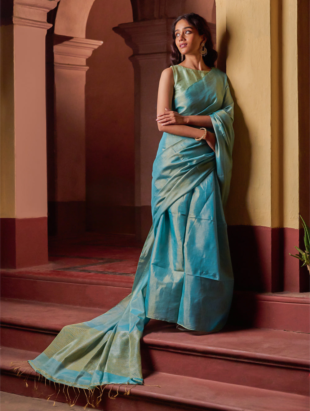 Bengal Elegance. Handwoven Tissue & Linen Saree - Mist Blue