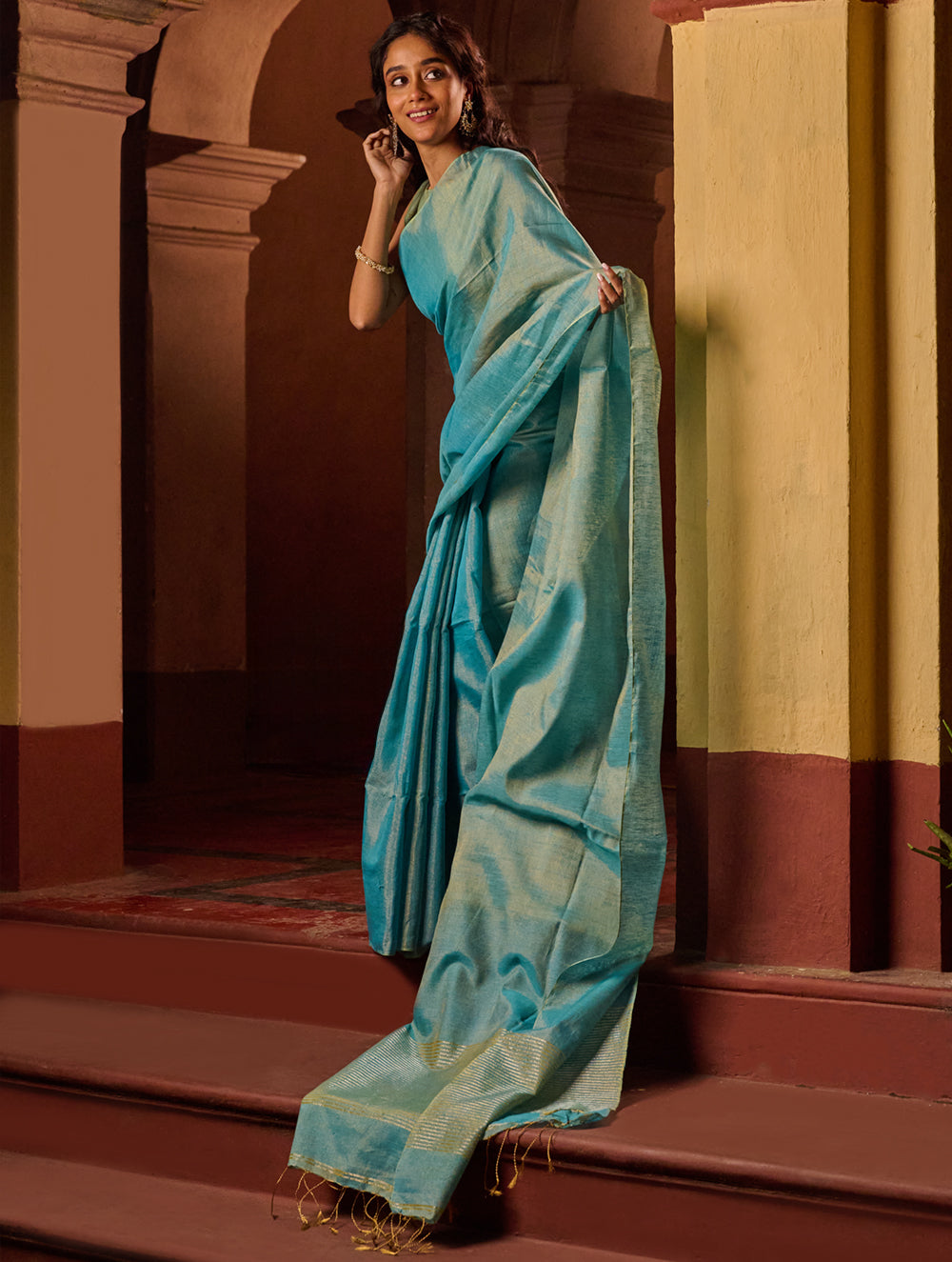 Bengal Elegance. Handwoven Tissue & Linen Saree - Mist Blue