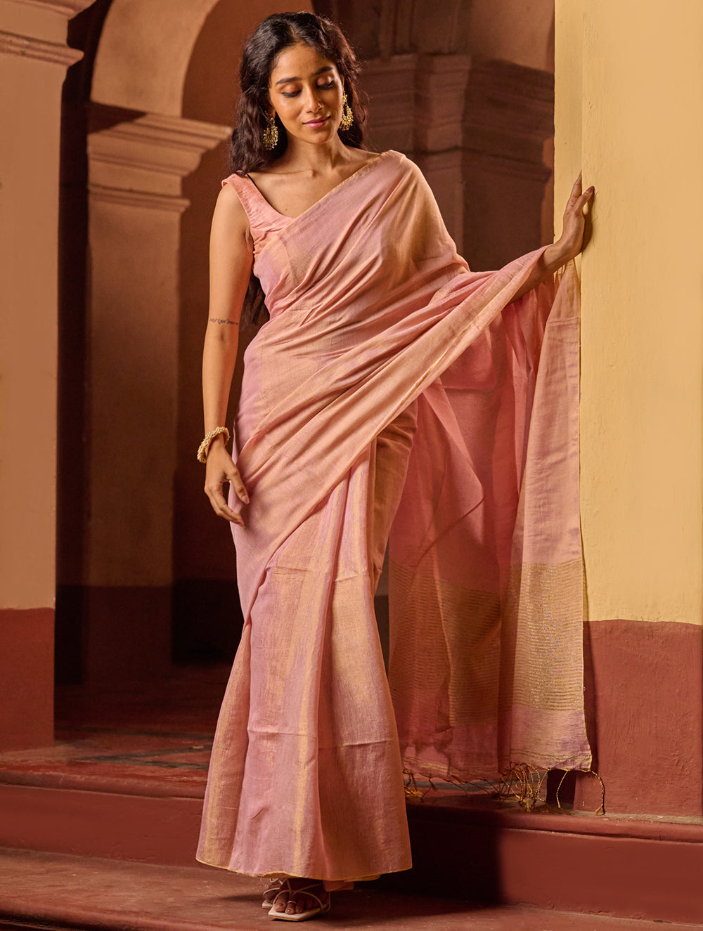 Bengal Elegance. Handwoven Tissue & Linen Saree - Soft Blush