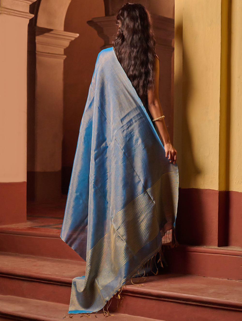 Bengal Elegance. Handwoven Tissue & Linen Saree - Blue Love