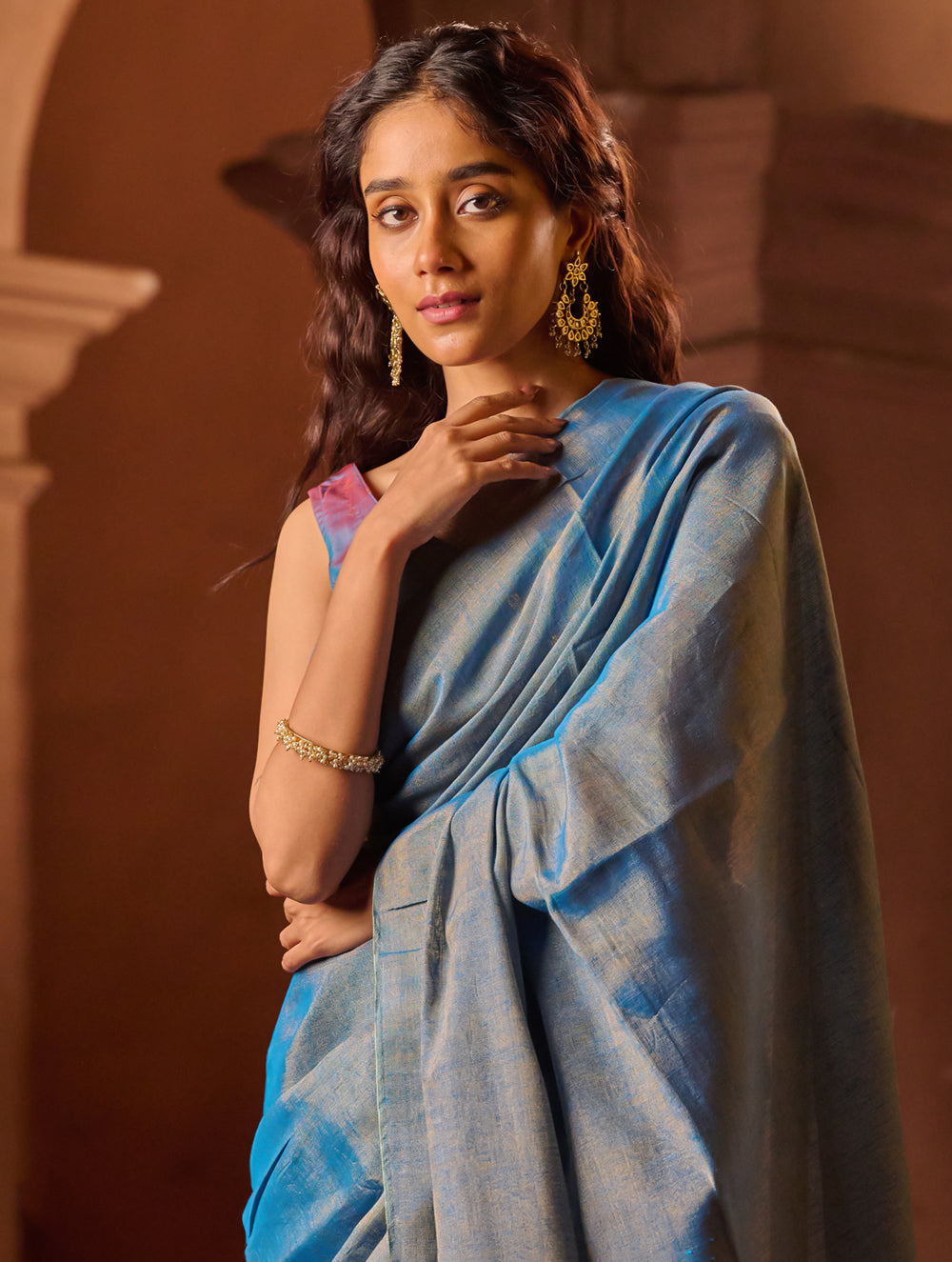 Bengal Elegance. Handwoven Tissue & Linen Saree - Blue Love
