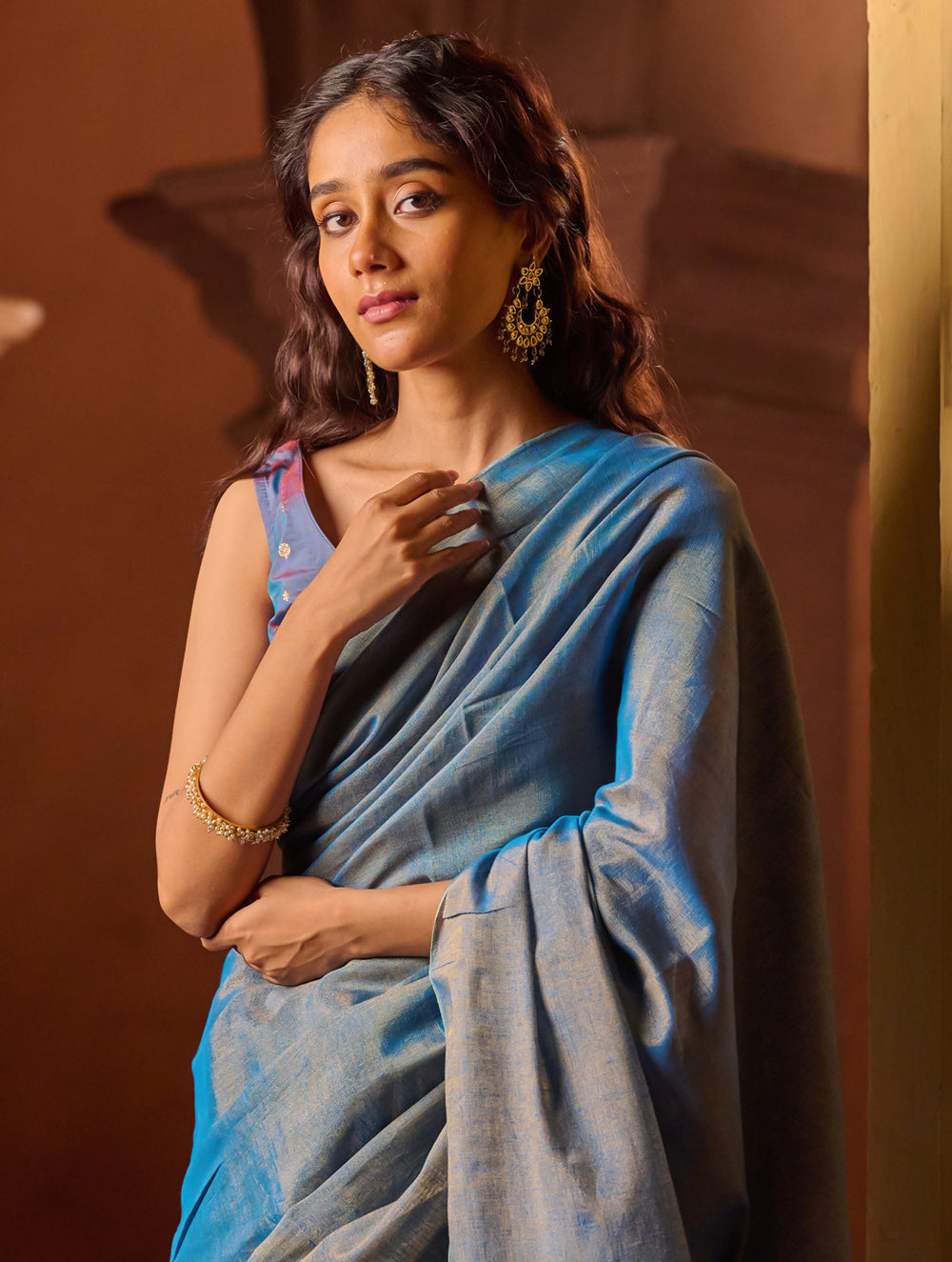 Bengal Elegance. Handwoven Tissue & Linen Saree - Blue Love