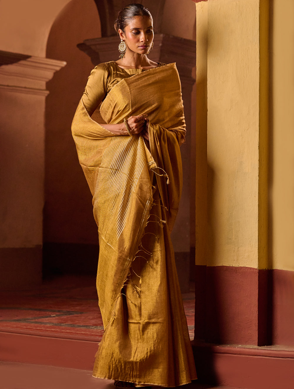 Bengal Elegance. Handwoven Tissue & Linen Saree - Ochre Gold