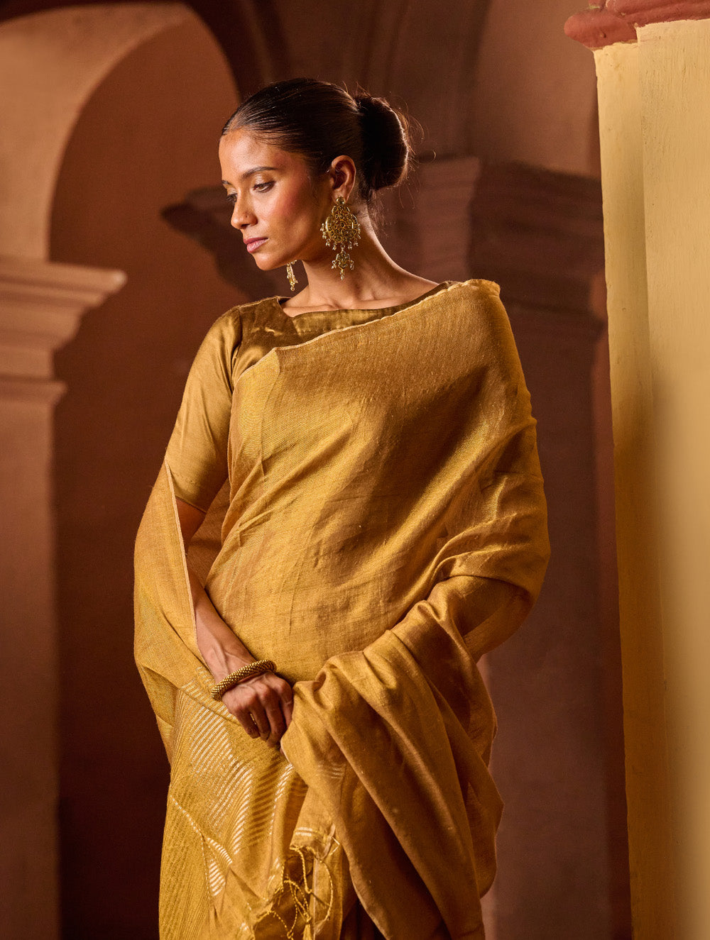 Bengal Elegance. Handwoven Tissue & Linen Saree - Ochre Gold