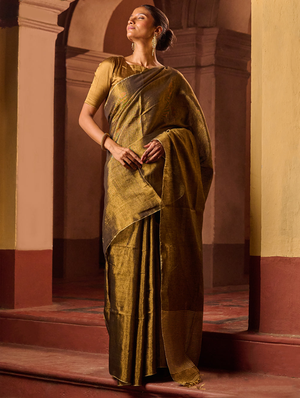 Bengal Elegance. Handwoven Tissue & Linen Saree - Dusky Bronze