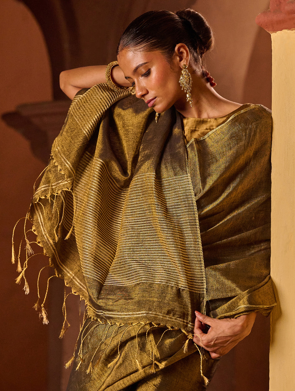 Bengal Elegance. Handwoven Tissue & Linen Saree - Dusky Bronze