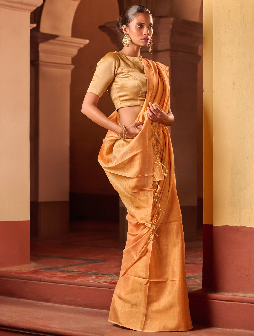 Bengal Elegance. Handwoven Tissue & Linen Saree - Peach Champagne