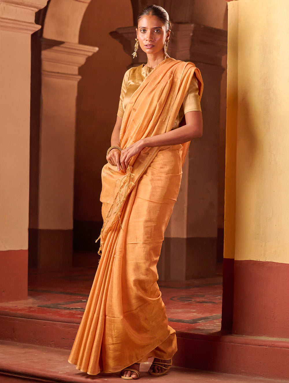 Bengal Elegance. Handwoven Tissue & Linen Saree - Peach Champagne