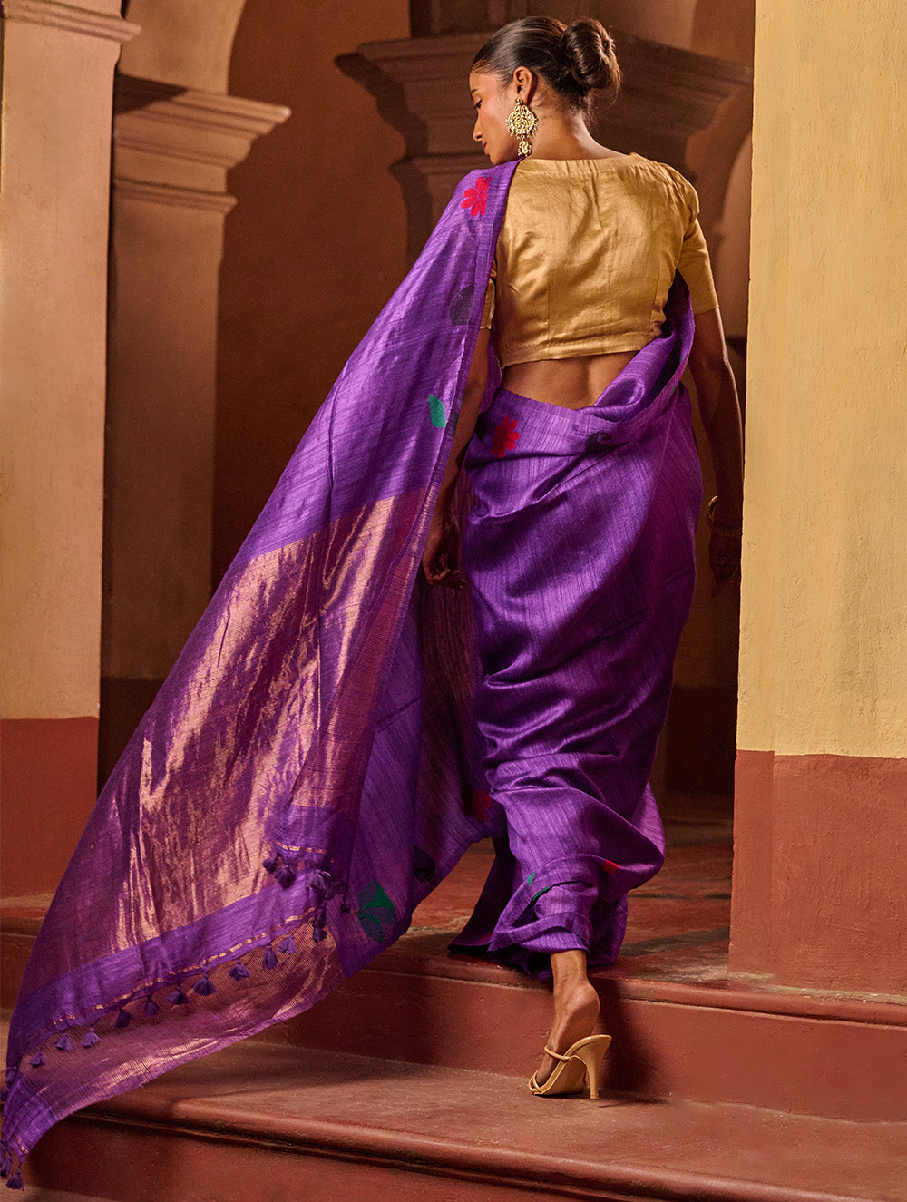 Bengal Elegance. Handwoven Soft Jamdani Resham Matka Silk Saree - Royal Iris