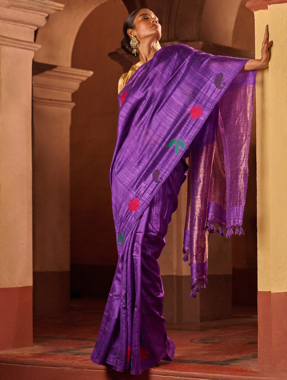 Bengal Elegance. Handwoven Soft Jamdani Resham Matka Silk Saree - Royal Iris