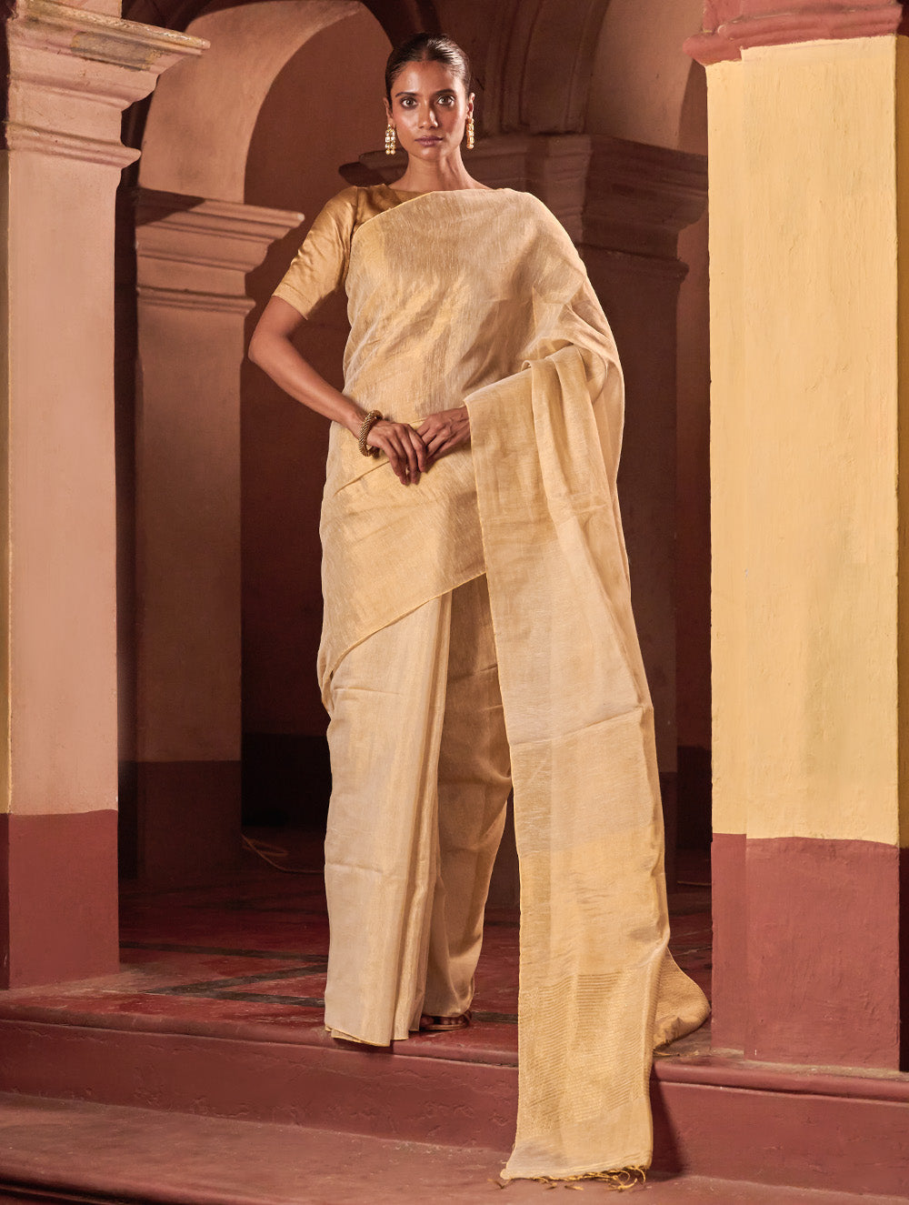 Bengal Elegance. Handwoven Tissue & Linen Saree - Soft Cream