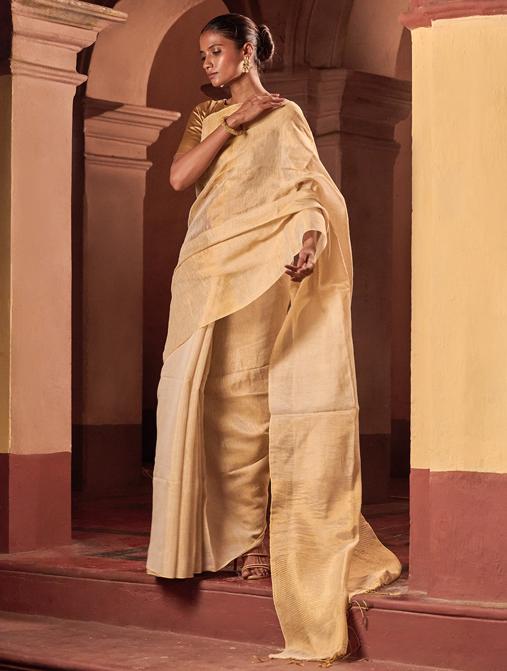 Bengal Elegance. Handwoven Tissue & Linen Saree - Soft Cream