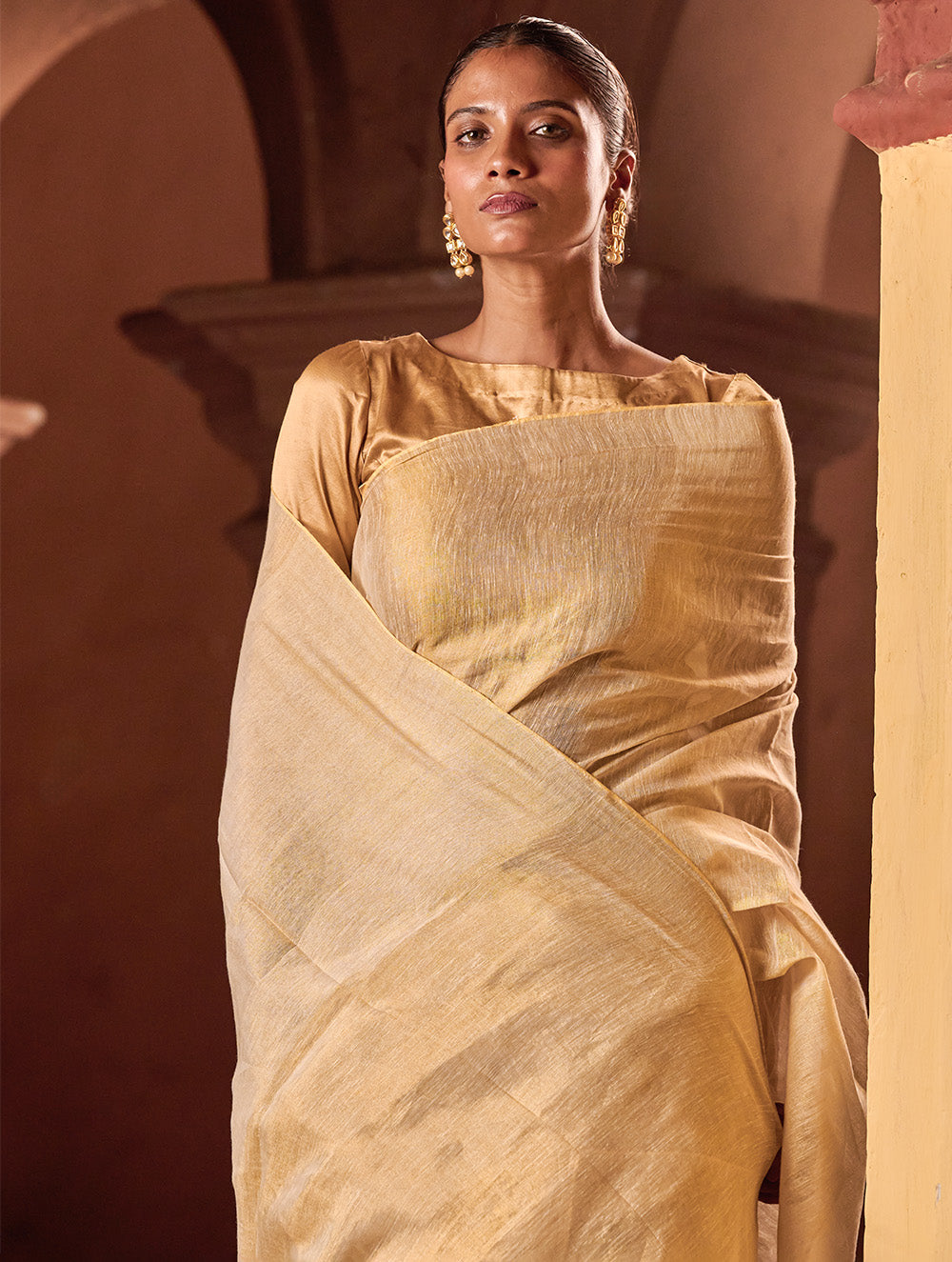 Bengal Elegance. Handwoven Tissue & Linen Saree - Soft Cream
