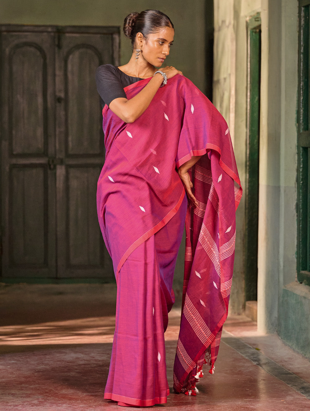 Bengal Vibes. Handwoven Jamdani Soft Mul Cotton Saree - Berry Blush