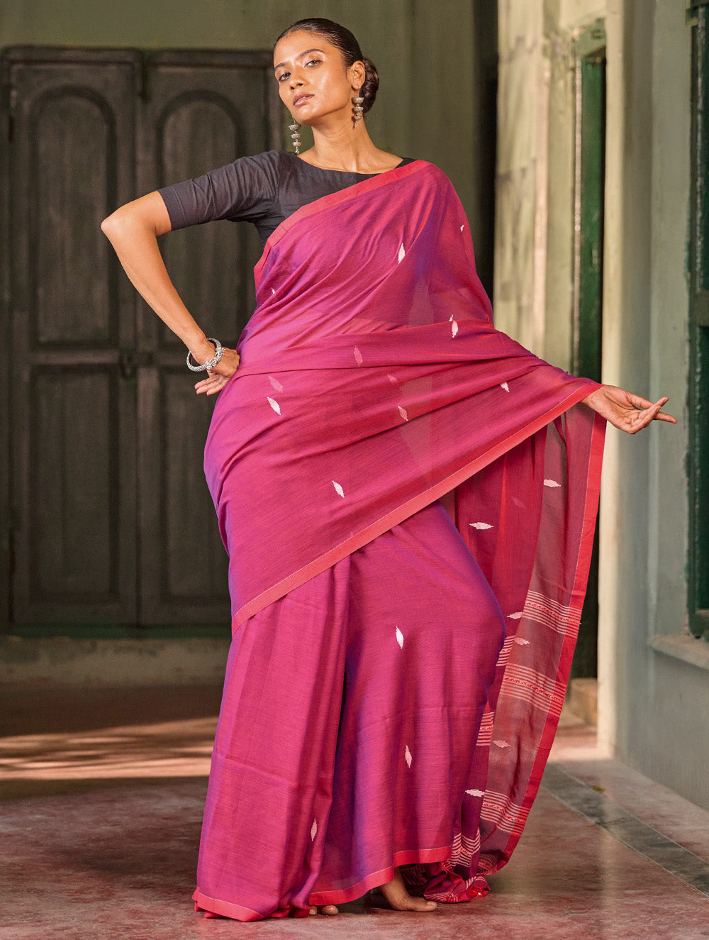 Bengal Vibes. Handwoven Jamdani Soft Mul Cotton Saree - Berry Blush