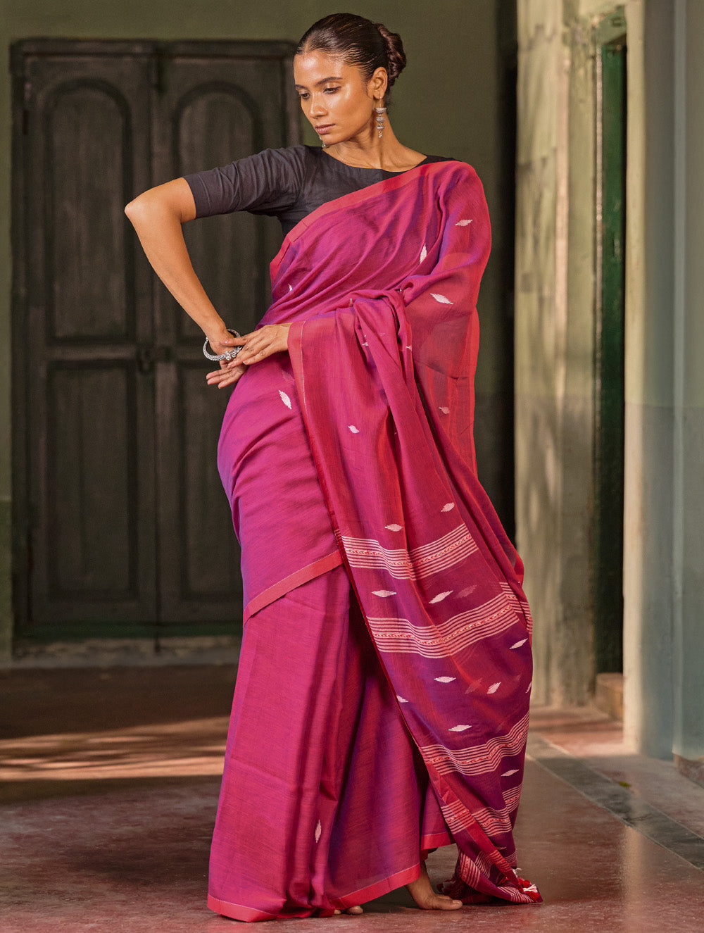 Bengal Vibes. Handwoven Jamdani Soft Mul Cotton Saree - Berry Blush