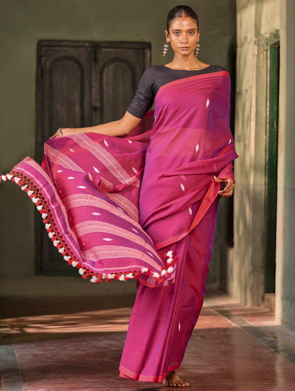 Bengal Vibes. Handwoven Jamdani Soft Mul Cotton Saree - Berry Blush