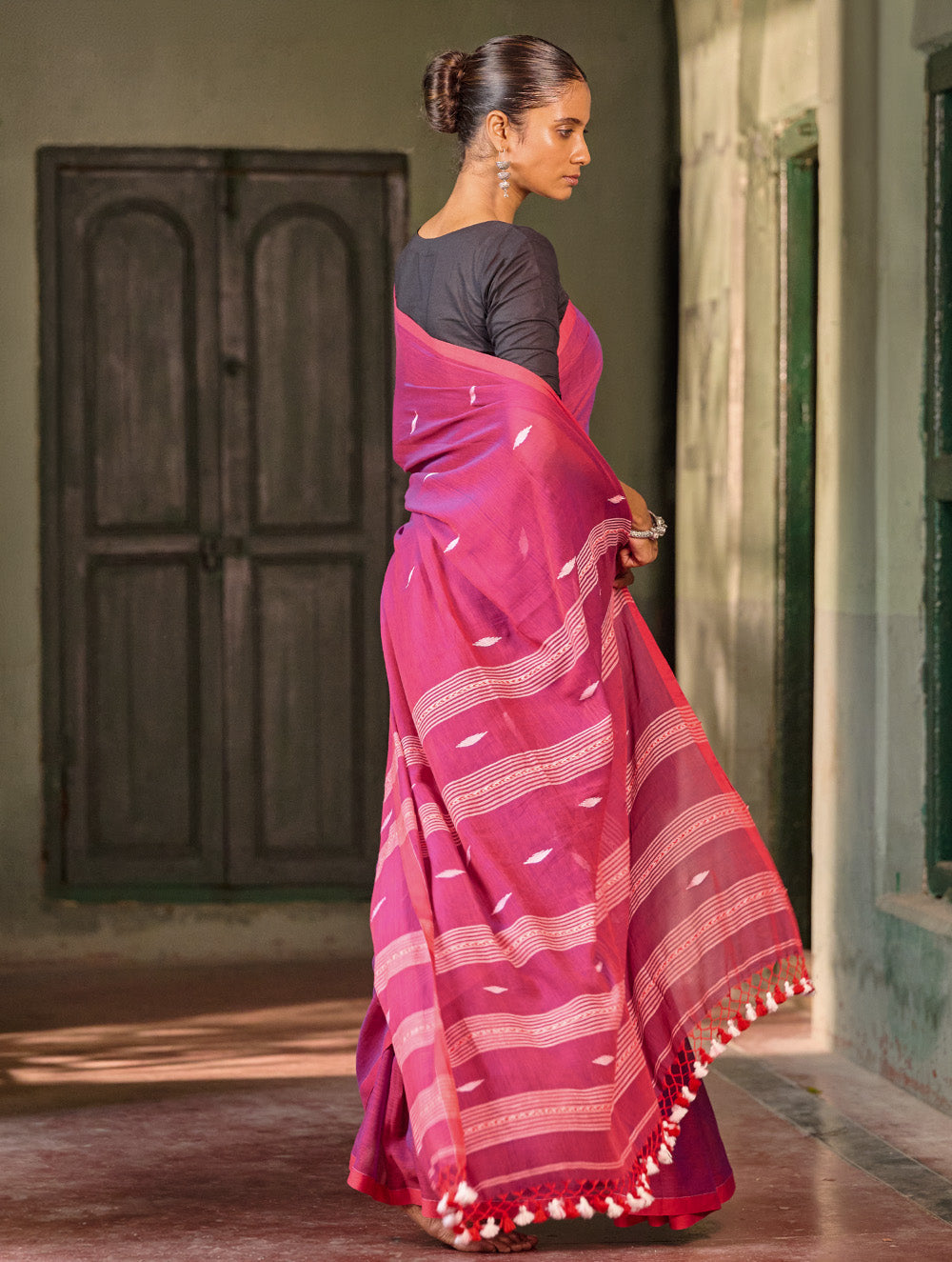 Bengal Vibes. Handwoven Jamdani Soft Mul Cotton Saree - Berry Blush