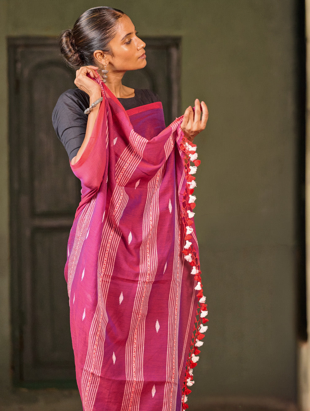 Bengal Vibes. Handwoven Jamdani Soft Mul Cotton Saree - Berry Blush