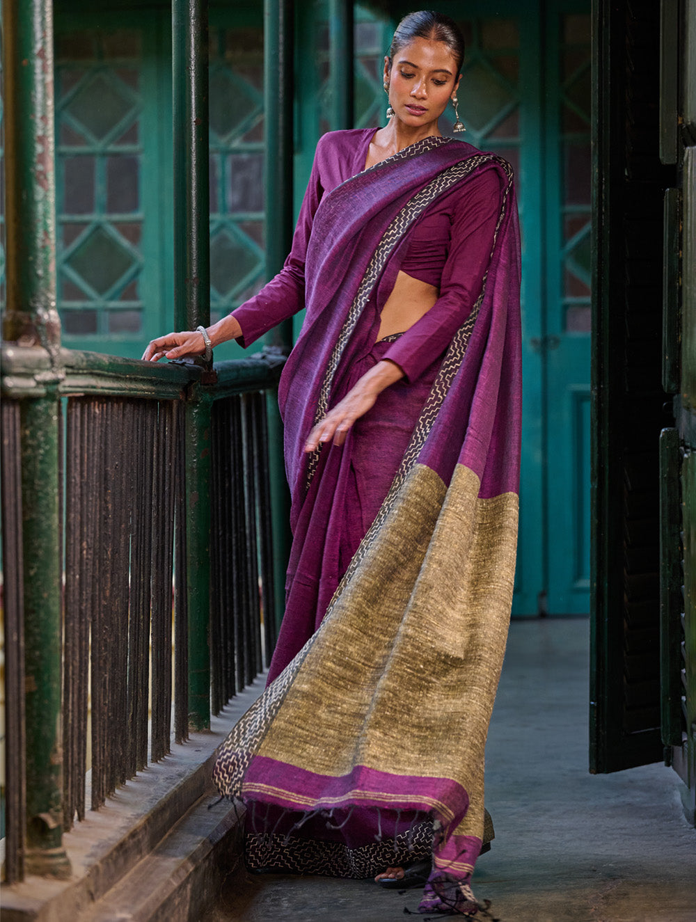 Bengal Vibes. Handwoven Linen & Kantha Border Saree - Mulberry Bush