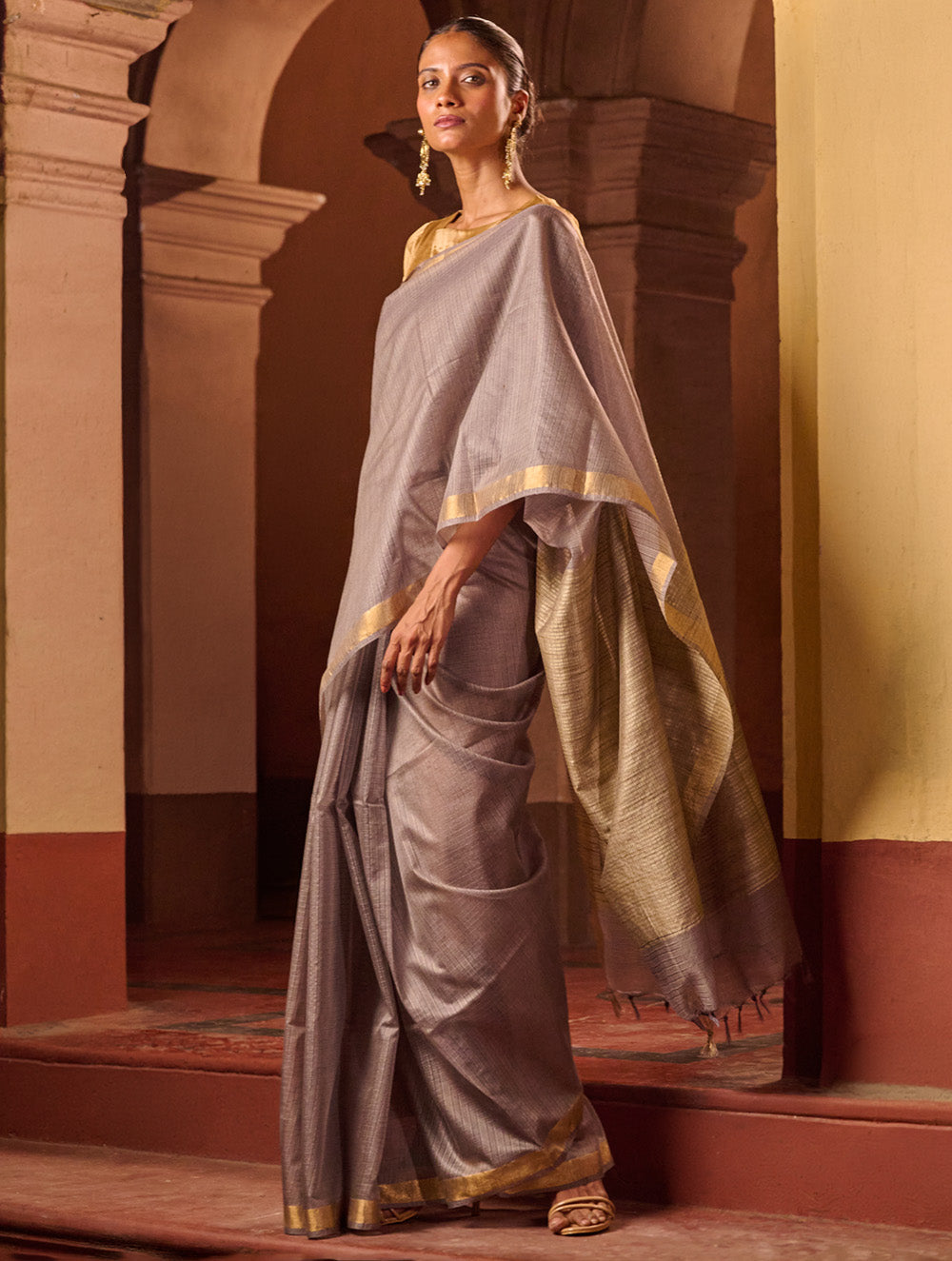 Bengal Elegance. Handwoven Silk Cotton Saree - Silver Ash