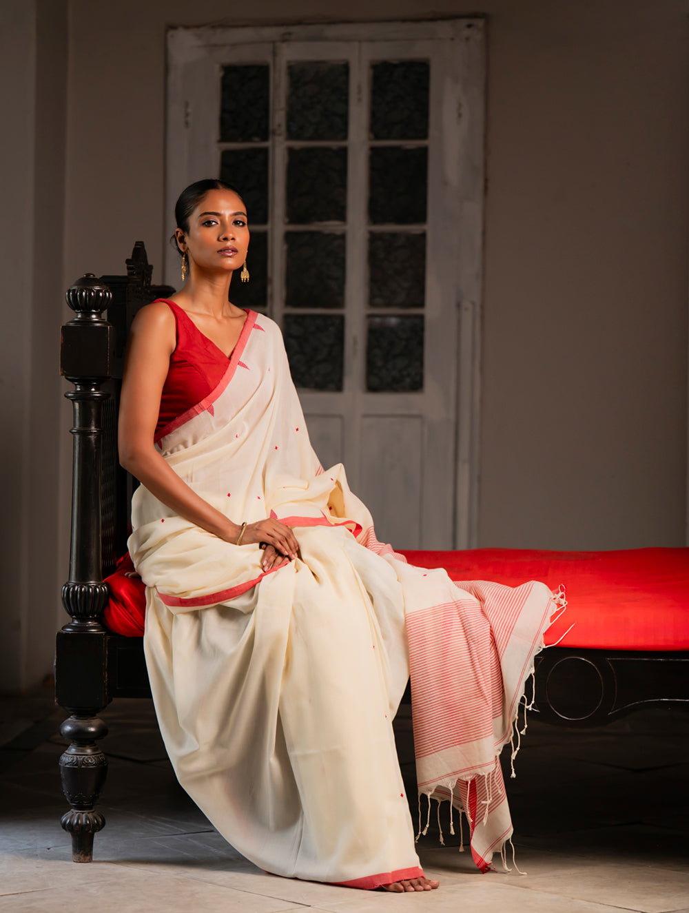 Soft & Light. Handwoven Bengal Cotton Saree - Classic Hues
